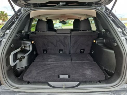 Used 2016 Jeep Cherokee Latitude FWD image 23