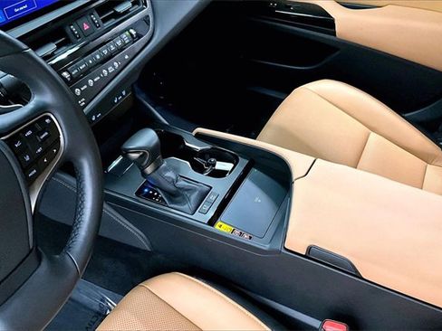 Used 2025 Lexus ES 300h w/ Premium Package image 14