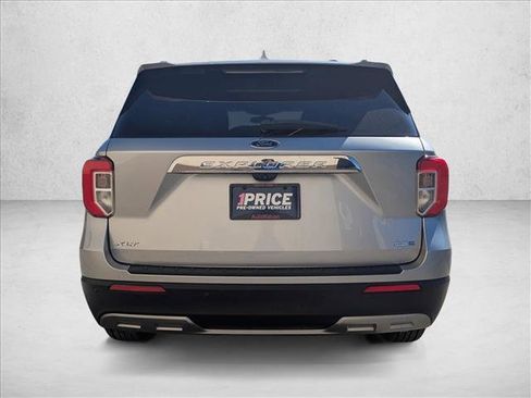 Used 2020 Ford Explorer XLT w/ Equipment Group 202A image 6