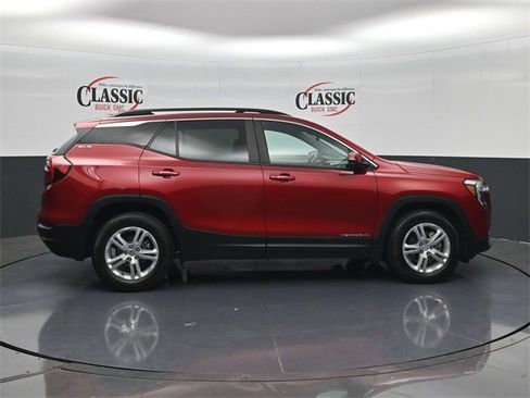 Used 2023 GMC Terrain SLE w/ Driver Convenience Package image 6