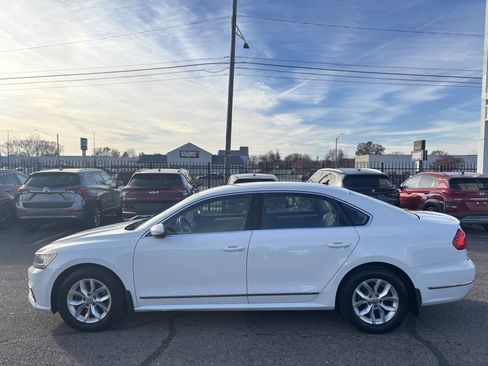 Used 2016 Volkswagen Passat 1.8T S w/ Lighting Package (P06) image 4