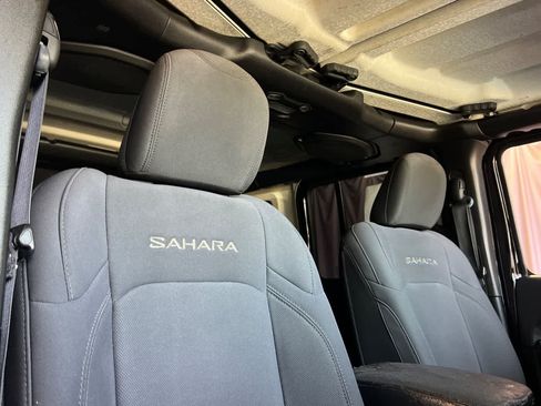 Used 2019 Jeep Wrangler Unlimited Sahara AWD/4WD image 20