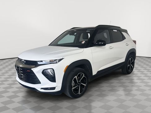 Used 2023 Chevrolet TrailBlazer RS w/ Technology Package image 3