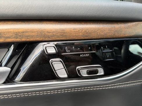 Used 2023 Jeep Grand Wagoneer Series II AWD/4WD image 12