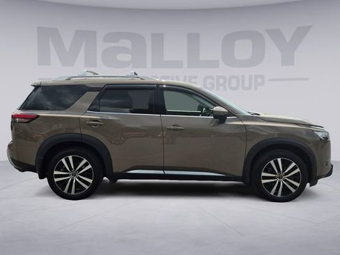 Used 2024 Nissan Pathfinder Platinum AWD/4WD image 6