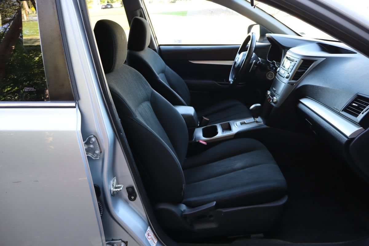 Used 2013 Subaru Outback 2.5i Premium AWD/4WD image 22