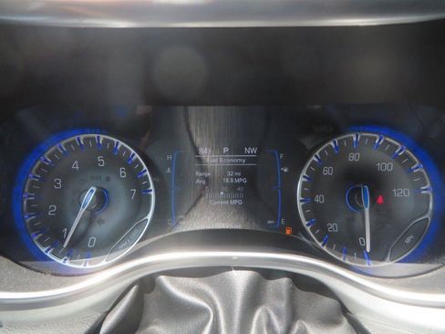 Used 2018 Chrysler Pacifica Touring Plus w/ S Appearance Package FWD image 13