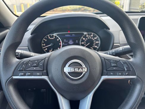 Used 2025 Nissan Altima 2.5 SV FWD image 28