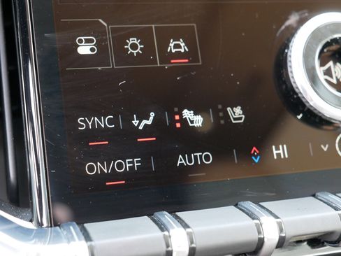 Certified 2025 GMC Acadia Denali w/ Super Cruise Package image 30