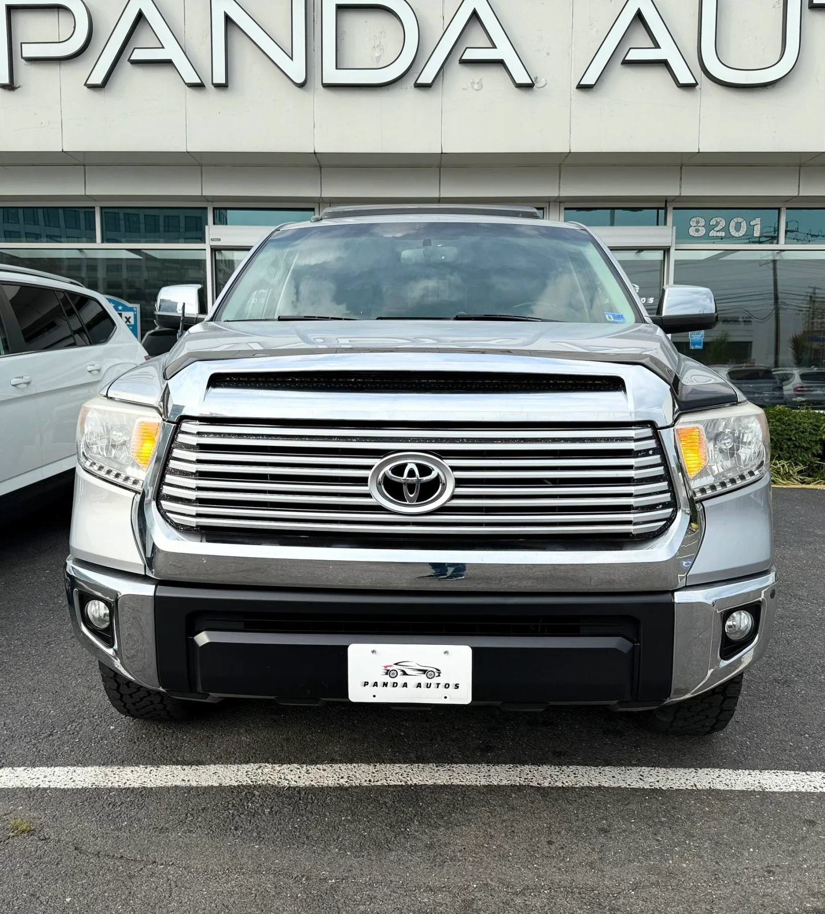 Used 2017 Toyota Tundra Limited w/ Limited Premium Package AWD/4WD image 2