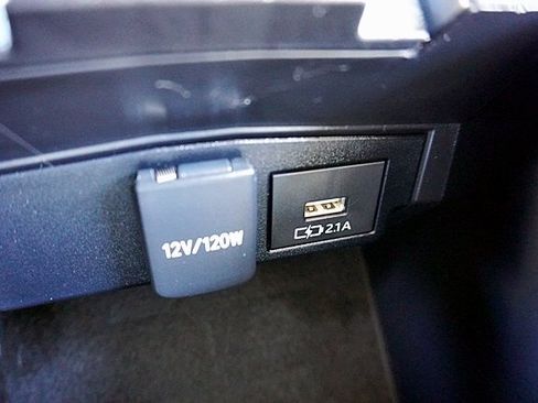 Used 2022 Toyota Corolla Cross L image 32