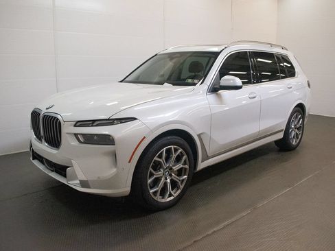 Used 2025 BMW X7 xDrive40i w/ Climate Comfort Package AWD/4WD image 8