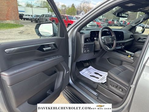 Used 2025 Chevrolet Suburban RST w/ Comfort Package image 16