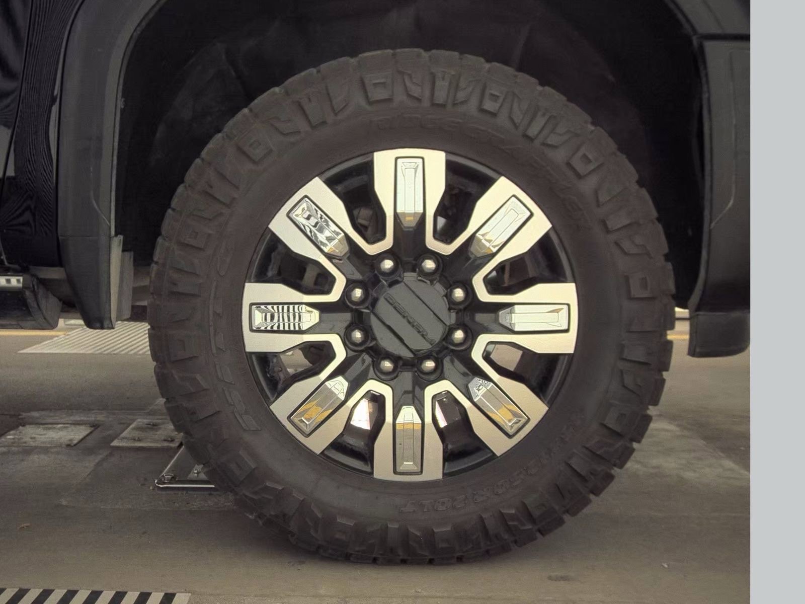 Used 2024 GMC Sierra 2500 Denali w/ Denali Reserve Package AWD/4WD image 18
