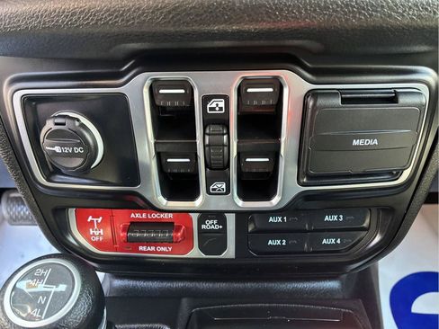 Used 2025 Jeep Wrangler Unlimited Sport AWD/4WD image 22