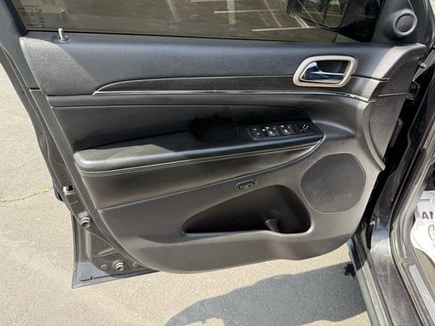 Used 2016 Jeep Grand Cherokee Limited image 10