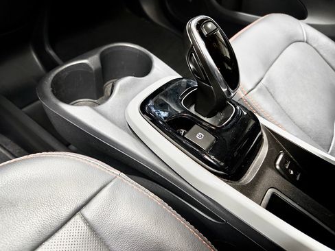 Used 2019 Chevrolet Bolt Premier w/ Infotainment Package image 20