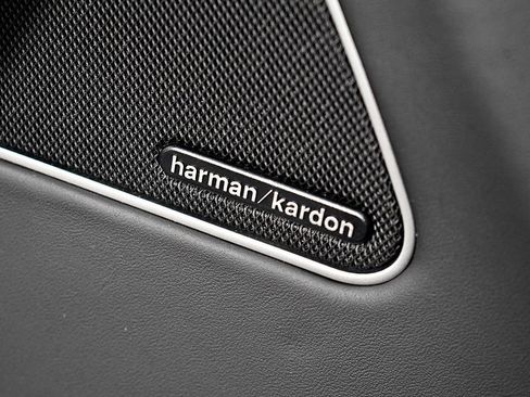 Used 2017 Maserati Levante S image 17