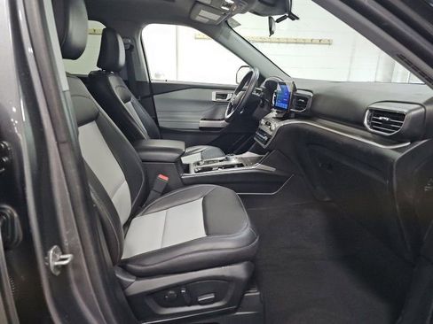 Used 2022 Ford Explorer XLT w/ Equipment Group 202A image 13