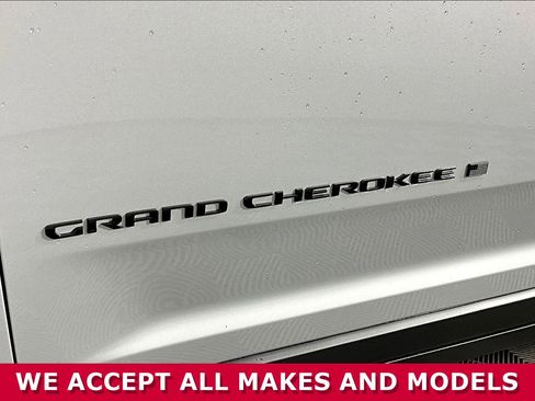 Used 2025 Jeep Grand Cherokee Limited w/ Luxury Tech Group II AWD/4WD image 22