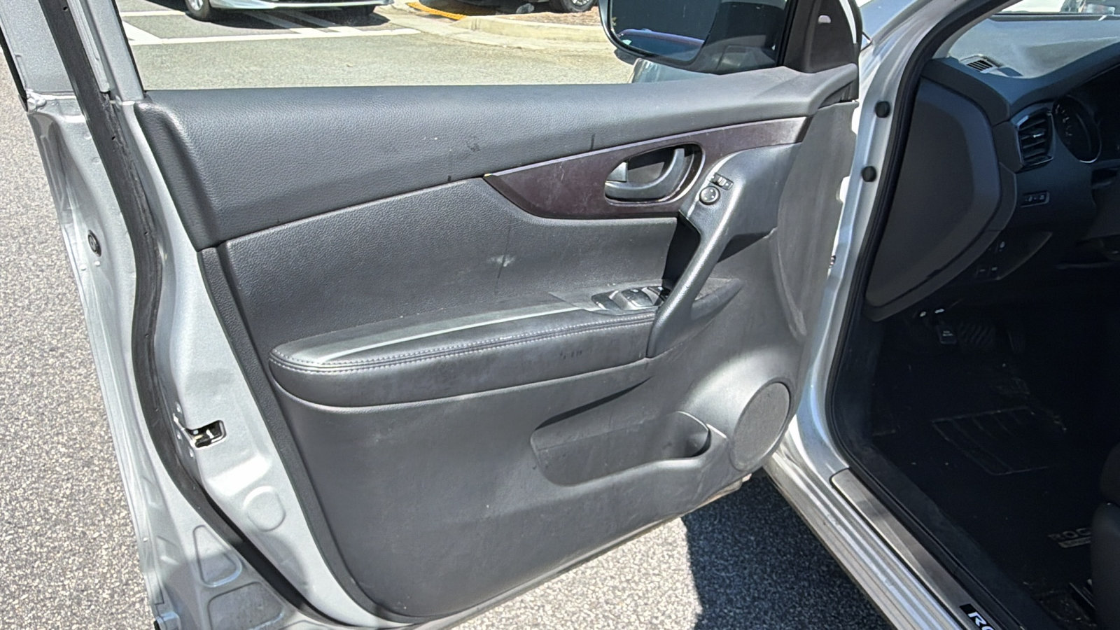 Used 2022 Nissan Rogue Sport S FWD image 14
