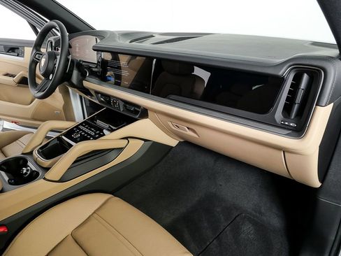 New 2026 Porsche Cayenne image 25