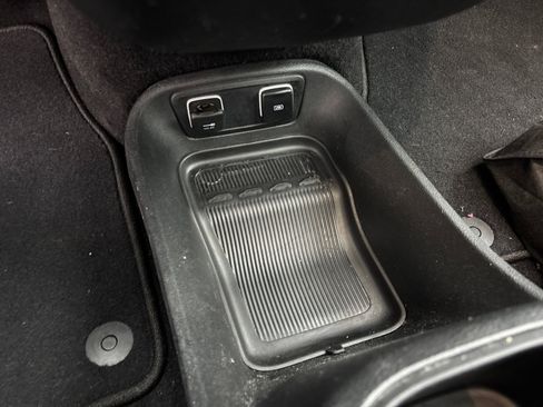Used 2020 Chrysler Pacifica Touring-L Plus FWD image 23