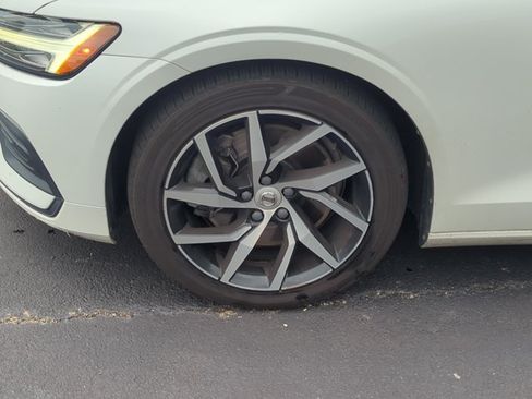 Used 2019 Volvo S60 T6 Momentum w/ Premium Package AWD/4WD image 28
