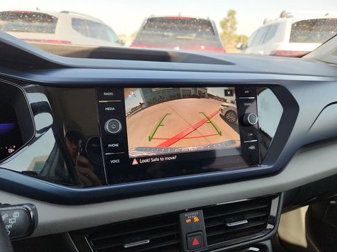Certified 2023 Volkswagen Taos SE w/ Panoramic Sunroof Package FWD image 18