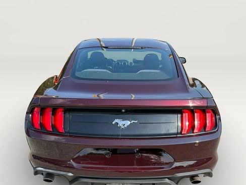 Used 2018 Ford Mustang Coupe RWD image 4