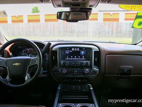 Used 2015 Chevrolet Silverado 1500 High Country w/ High Country Premium Package AWD/4WD image 31