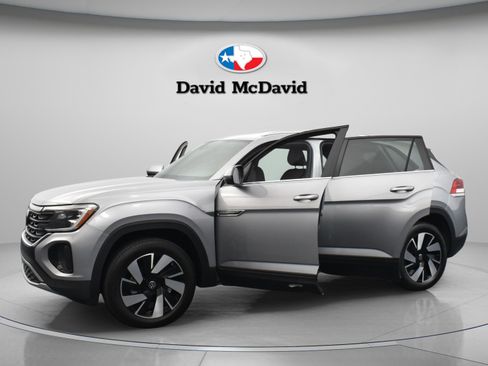 Used 2024 Volkswagen Atlas Cross Sport SE image 37