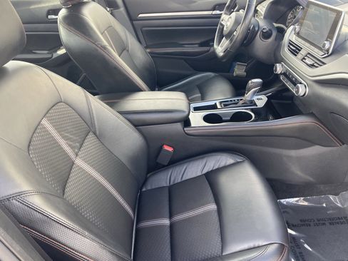 Used 2024 Nissan Altima 2.5 SR image 11