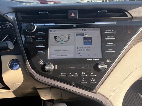 Used 2018 Toyota Camry XLE image 31