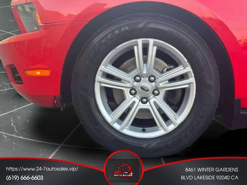 Used 2012 Ford Mustang Convertible image 18