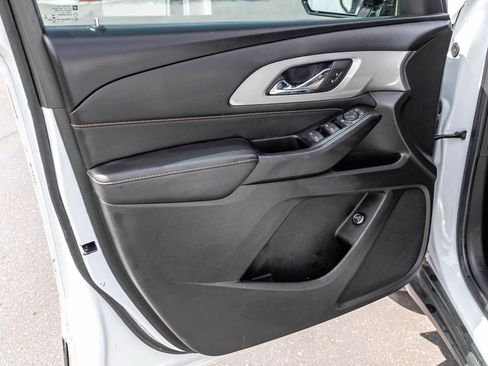 Used 2020 Chevrolet Traverse LT FWD image 9