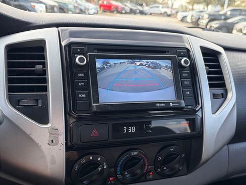 Used 2014 Toyota Tacoma PreRunner w/ SR5 Package image 18