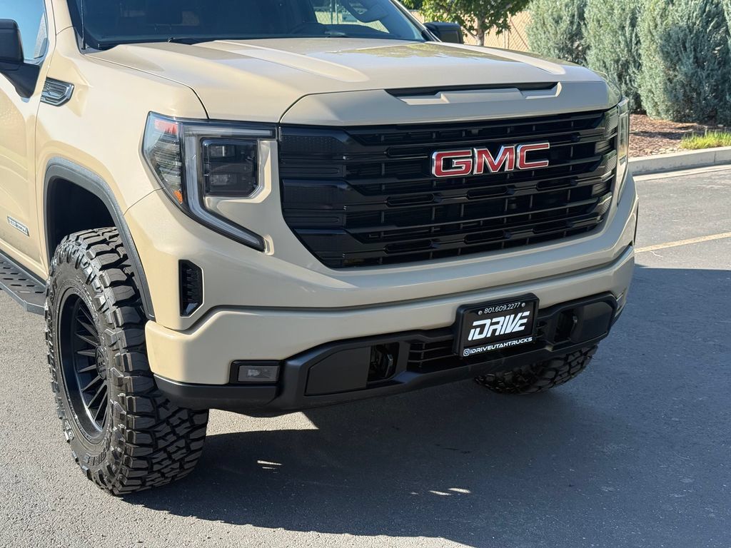 Used 2023 GMC Sierra 1500 Elevation AWD/4WD image 3