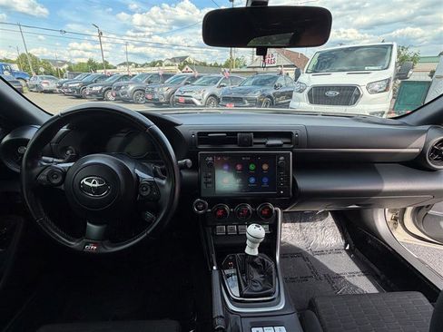 Used 2024 Toyota GR86 RWD image 22