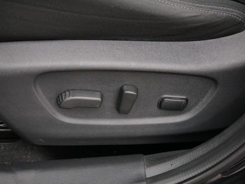 Used 2020 Nissan Rogue SV image 4