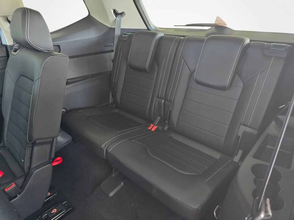 Used 2025 Volkswagen Atlas SEL AWD/4WD image 36