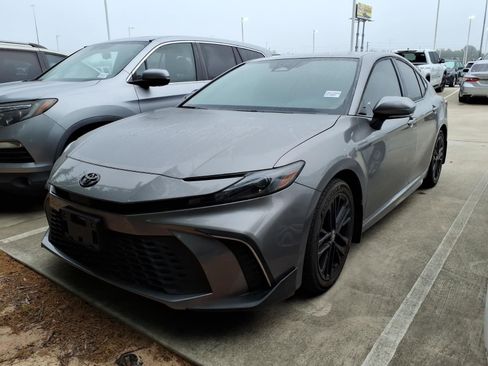 Certified 2025 Toyota Camry SE w/ Convenience Package image 4