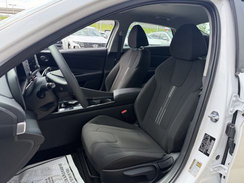 Certified 2025 Hyundai Elantra Hybrid FWD image 25