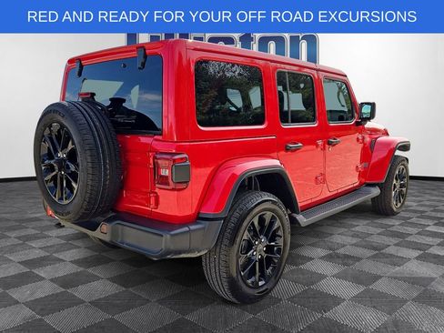 Used 2025 Jeep Wrangler Unlimited Sahara AWD/4WD image 4