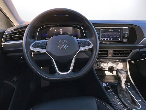 Used 2024 Volkswagen Jetta SE image 11