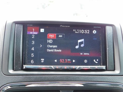 Used 2018 Dodge Grand Caravan SXT image 17