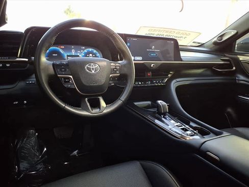 Certified 2025 Toyota Crown Signia image 10