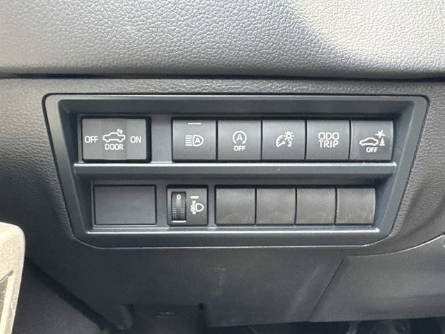Used 2025 Toyota Tundra Limited AWD/4WD image 16