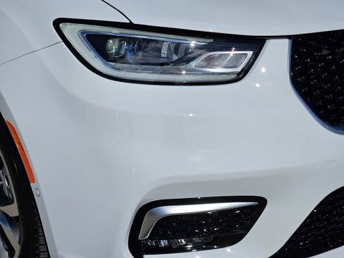 New 2026 Chrysler Pacifica Pinnacle FWD image 9