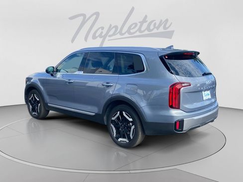 Used 2025 Kia Telluride S FWD image 3